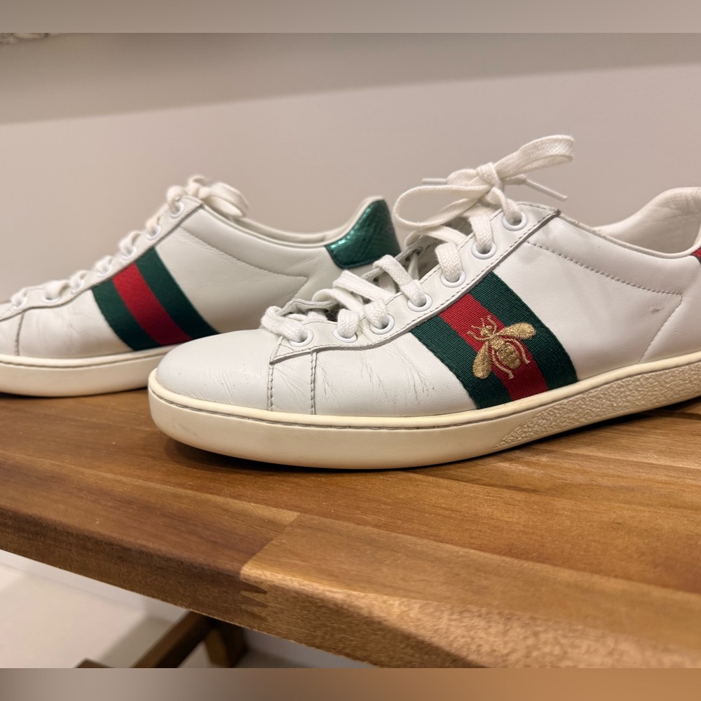 Gucci White Leather Sneakers with Green and Red Accents